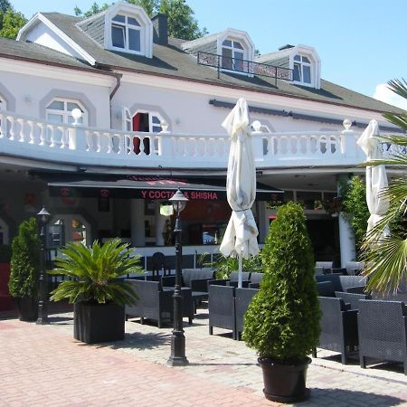 Y Panzio Bed & Breakfast Balatonlelle Ngoại thất bức ảnh