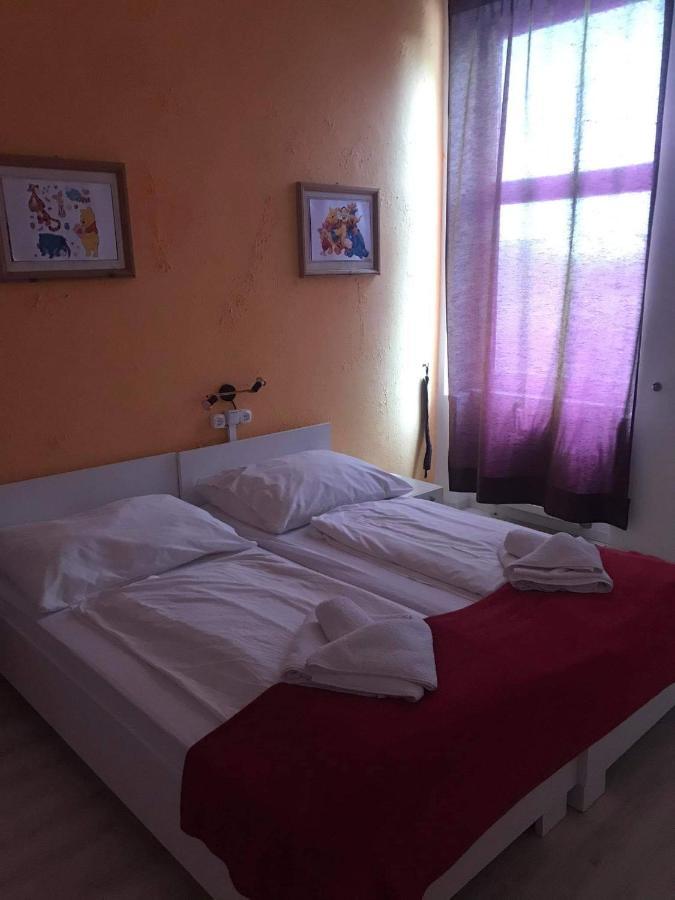 Y Panzio Bed & Breakfast Balatonlelle Ngoại thất bức ảnh