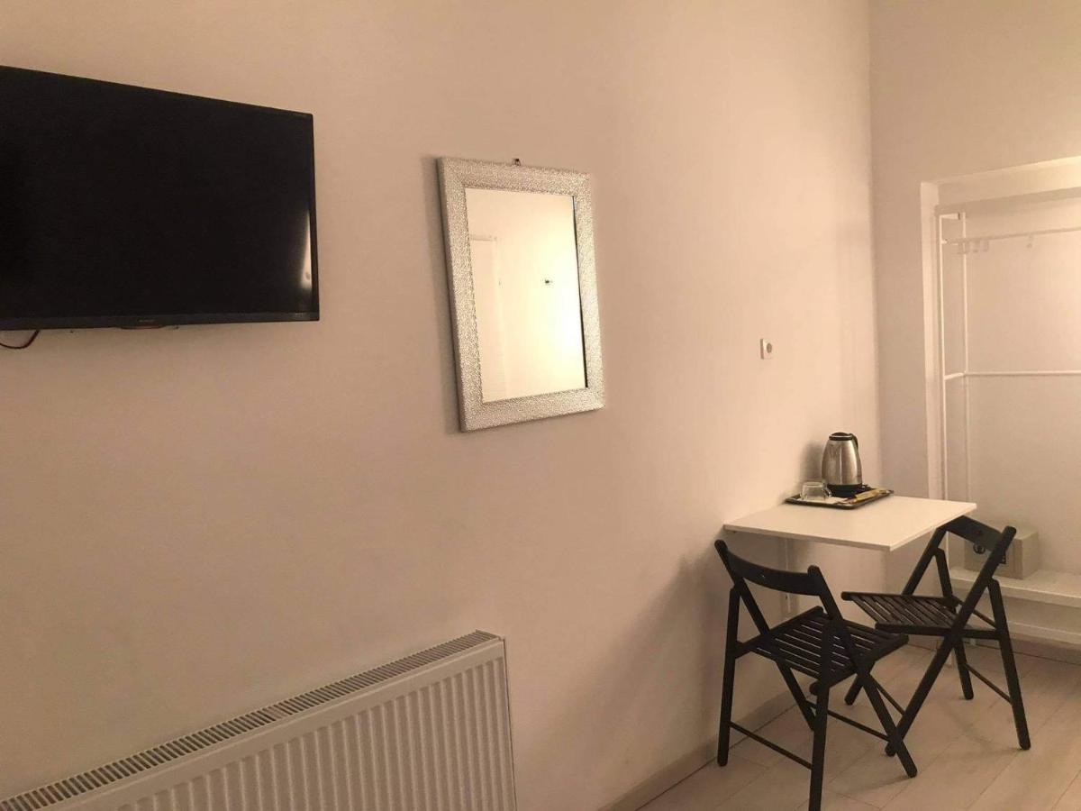 Y Panzio Bed & Breakfast Balatonlelle Ngoại thất bức ảnh