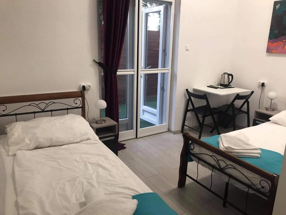 Y Panzio Bed & Breakfast Balatonlelle Ngoại thất bức ảnh