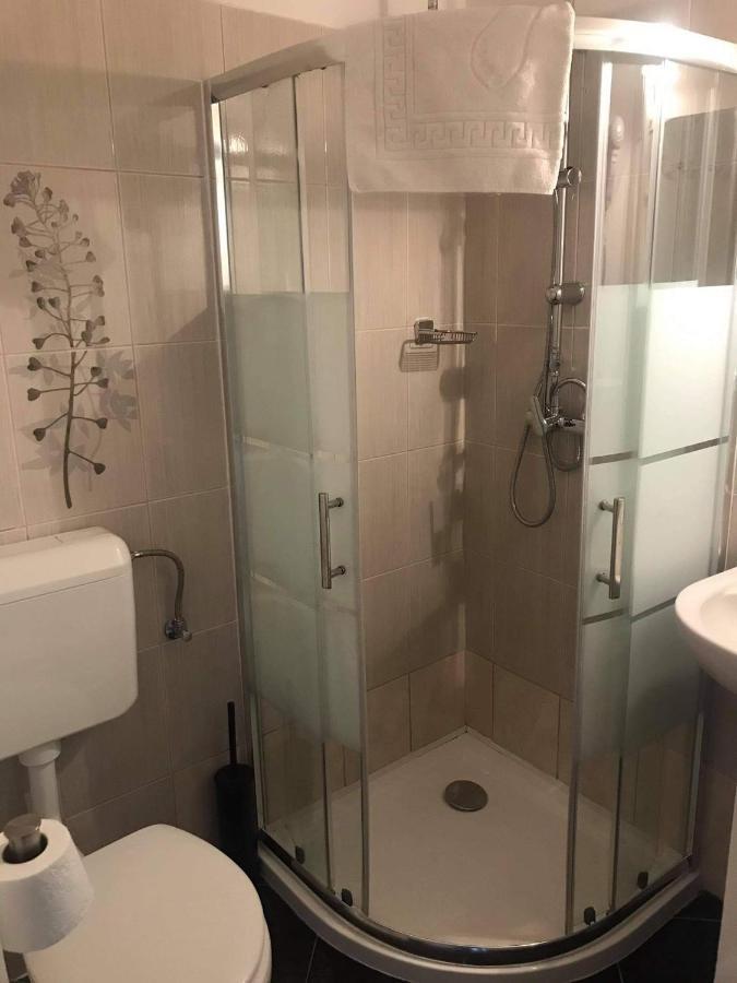 Y Panzio Bed & Breakfast Balatonlelle Ngoại thất bức ảnh