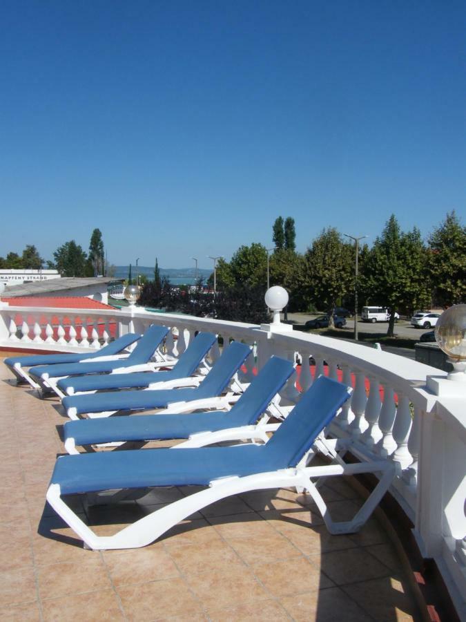 Y Panzio Bed & Breakfast Balatonlelle Ngoại thất bức ảnh